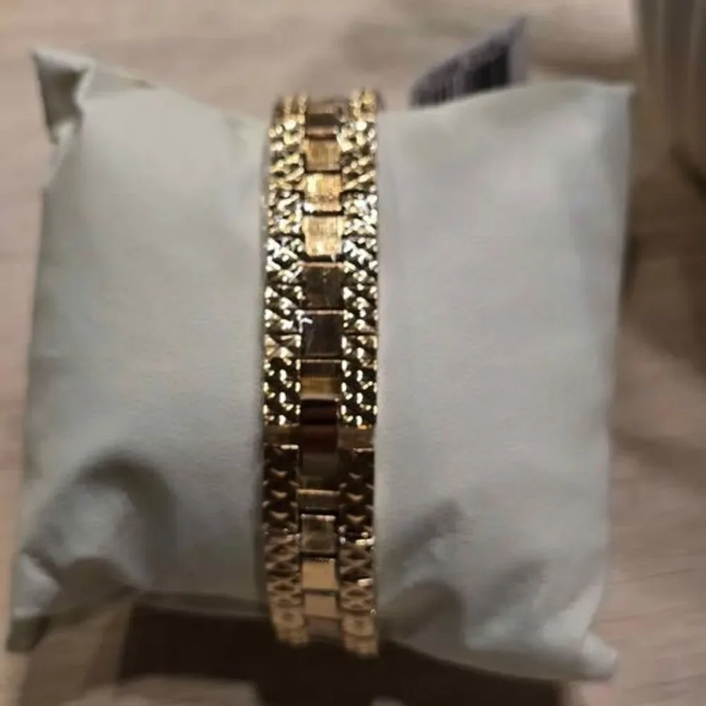 Montres Prestige MPW-0220 Women's Gold-Tone Crystal Watch